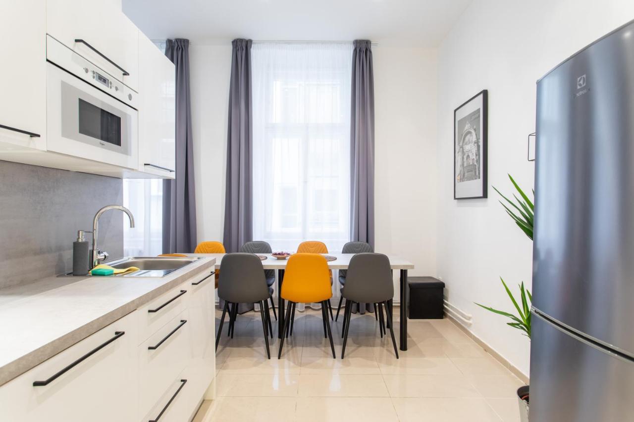 Spacious Near The River Apartament Praga