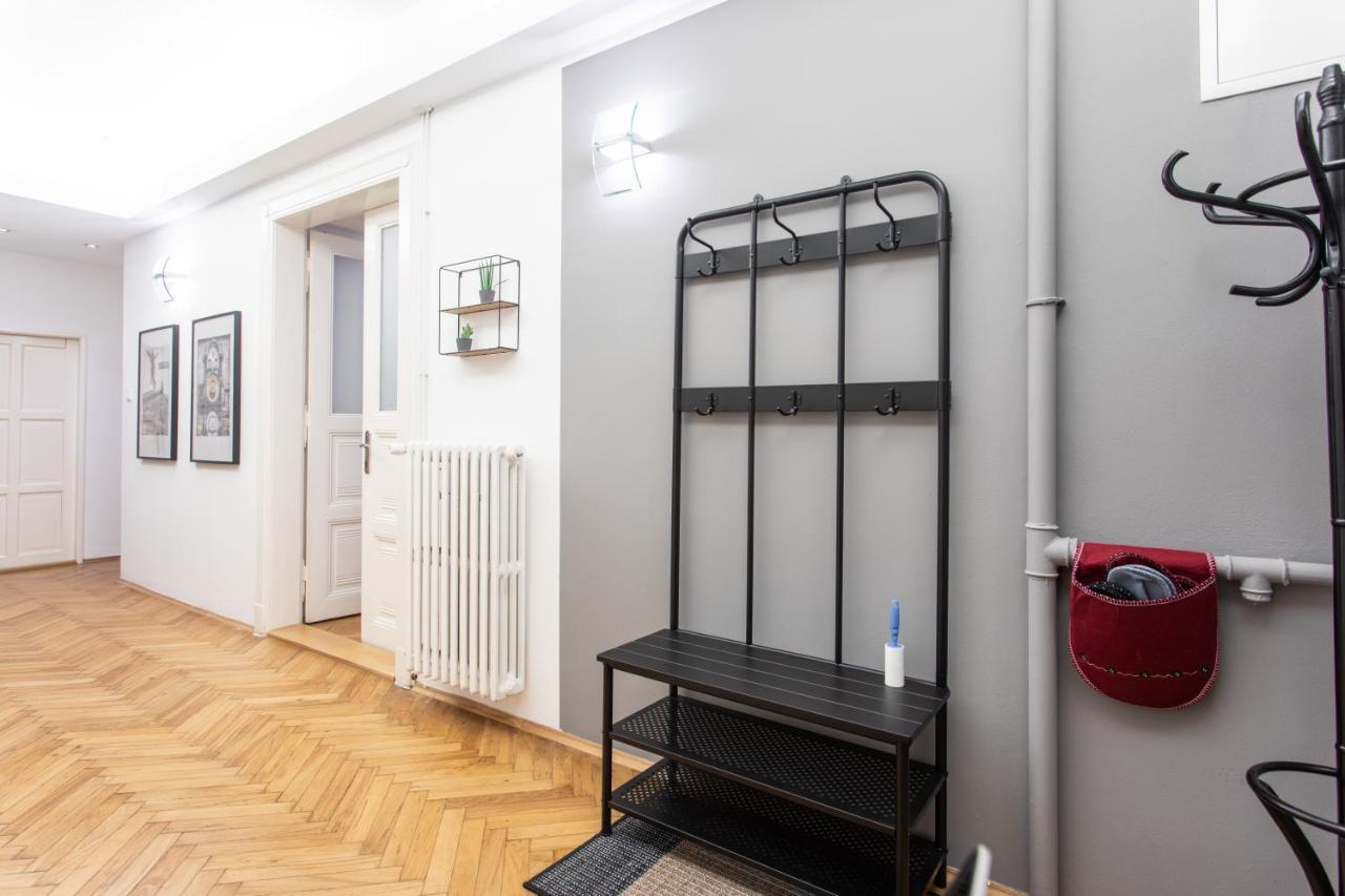 Spacious Near The River Praga