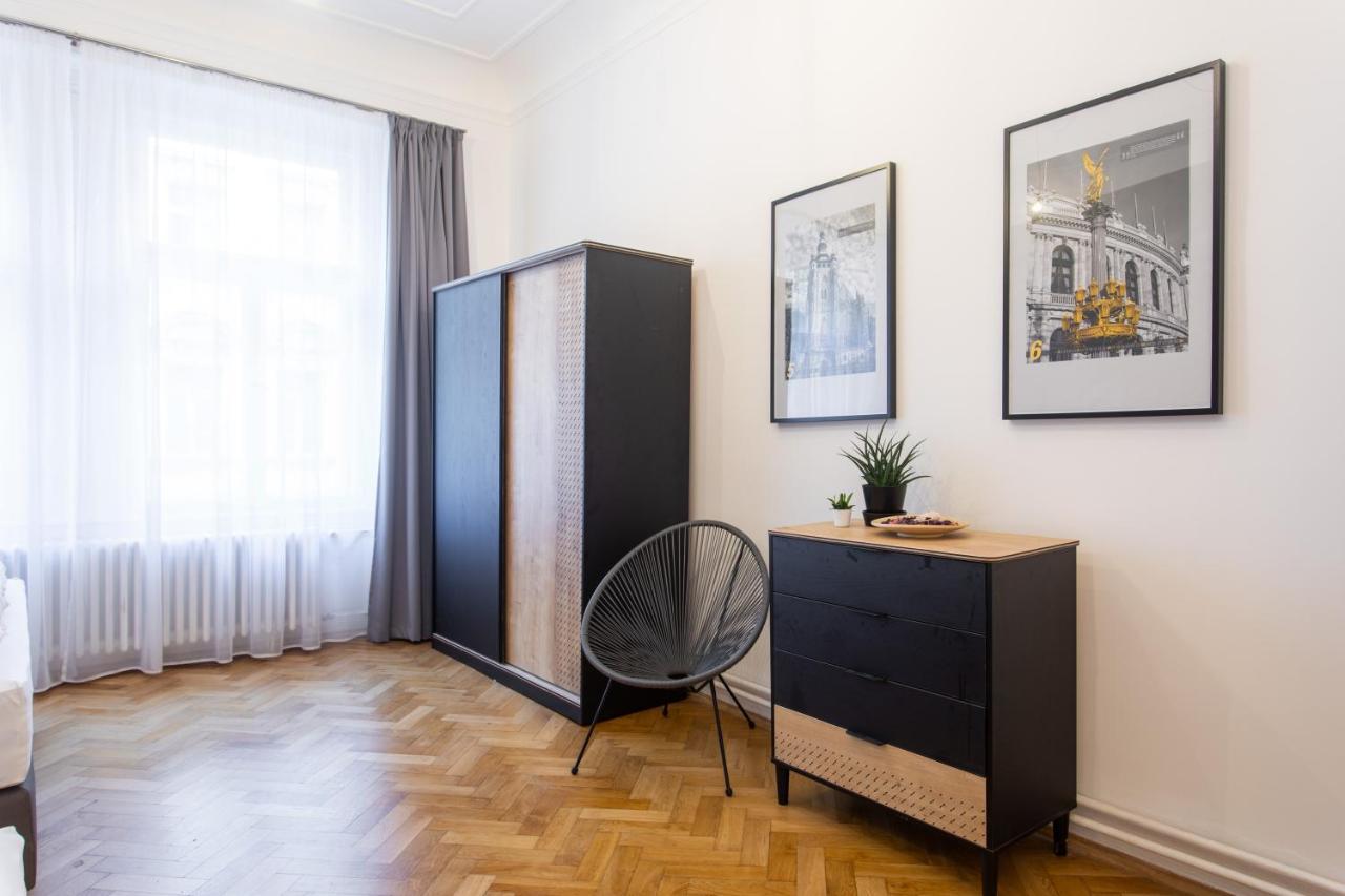 Spacious Near The River Praga